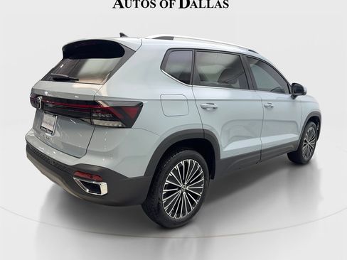 Used 2025 Volkswagen Taos SE FWD image 6