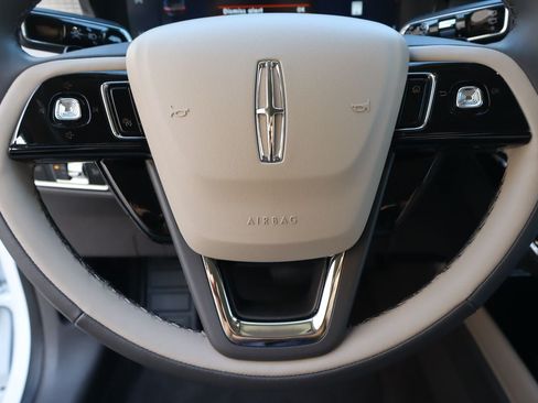 Used 2024 Lincoln Corsair FWD image 11