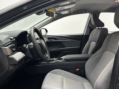 Used 2025 Toyota Camry LE AWD/4WD image 11