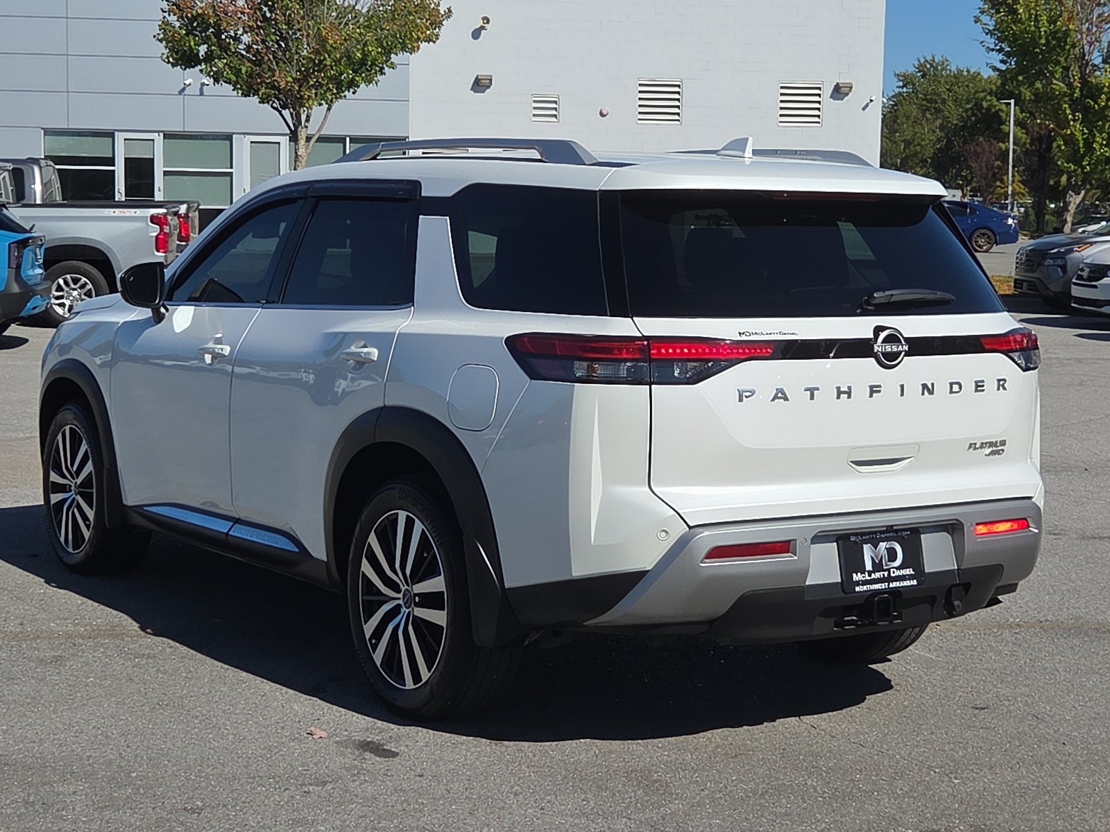 Used 2025 Nissan Pathfinder Platinum w/ Cargo Package AWD/4WD image 4