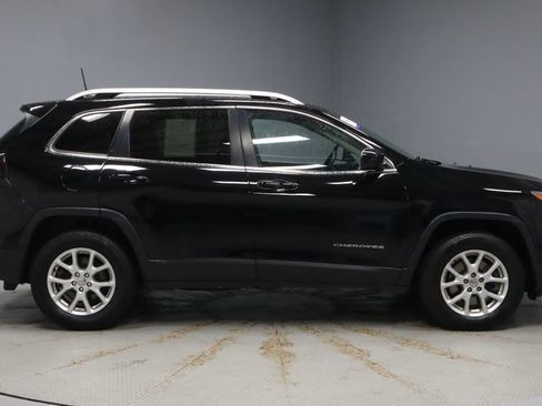 Used 2017 Jeep Cherokee Latitude w/ Comfort/Convenience Group AWD/4WD image 11