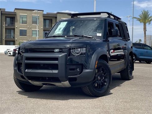 Used 2023 Land Rover Defender 130 SE image 3