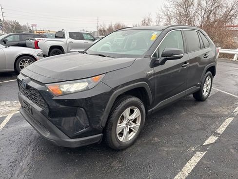 Used 2021 Toyota RAV4 LE image 2
