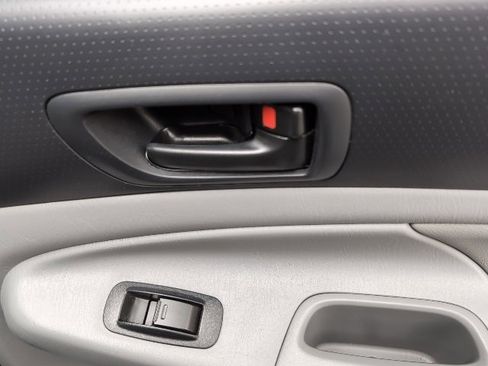 Used 2012 Toyota Tacoma 4x4 Double Cab image 24