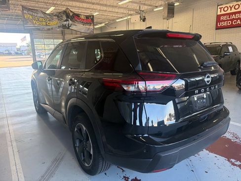 Used 2026 Nissan Rogue SV FWD image 7