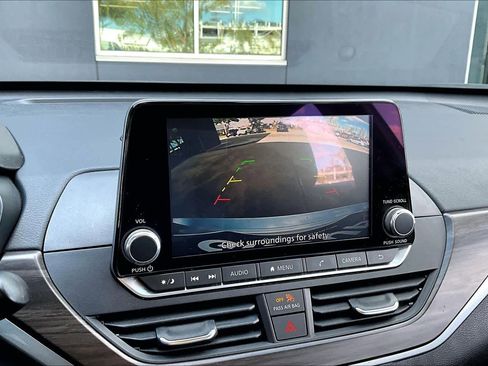 Used 2024 Nissan Altima 2.5 SV image 25