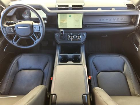 Used 2025 Land Rover Defender 130 X-Dynamic SE image 25