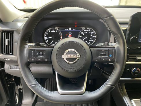 Used 2024 Nissan Pathfinder SL image 33