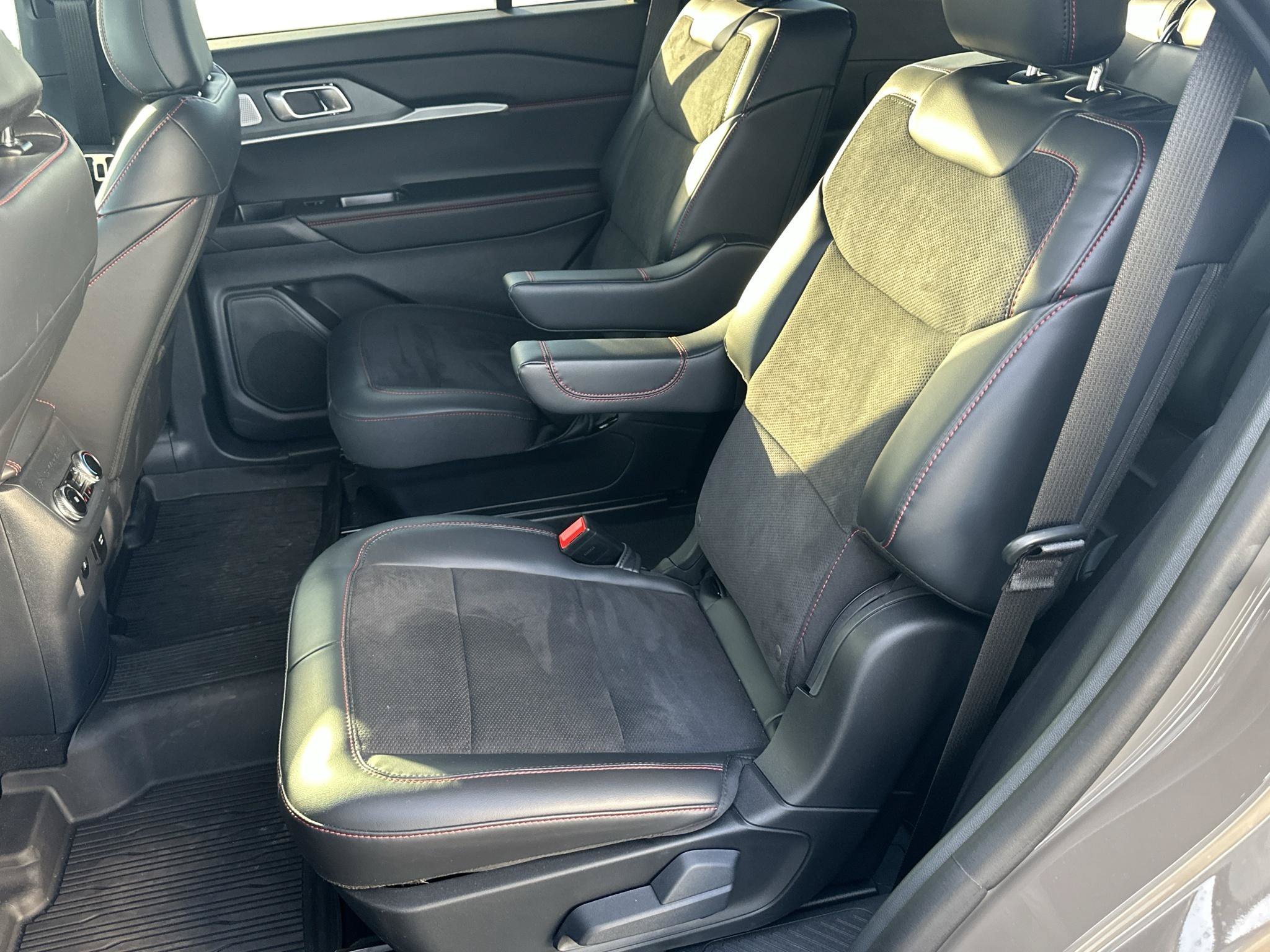 Used 2026 Ford Explorer ST w/ Sun And Sound Package AWD/4WD image 5