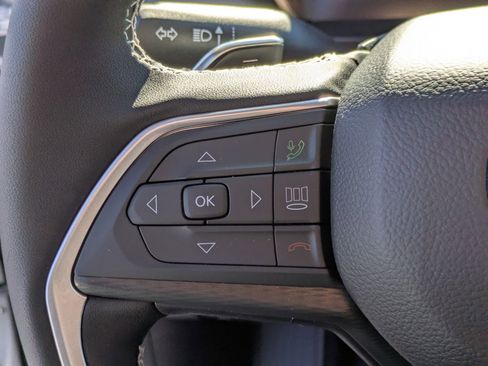 New 2025 Jeep Grand Cherokee Laredo image 16