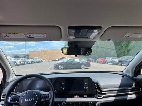 Used 2025 Kia Sportage LX image 32