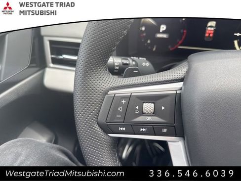 New 2025 Mitsubishi Outlander SE image 19