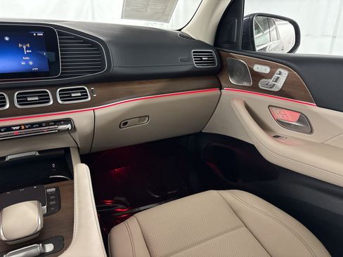 Used 2024 Mercedes-Benz GLS 450 4MATIC image 30