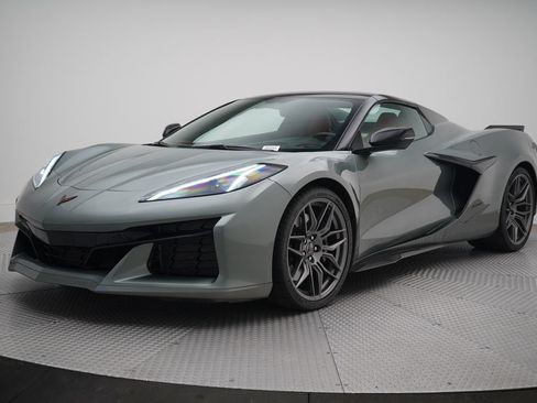 Used 2023 Chevrolet Corvette Z06 RWD image 3