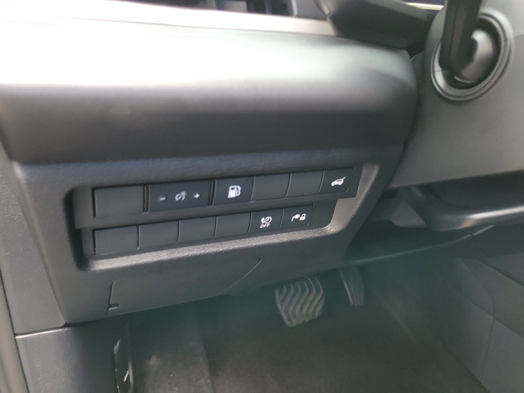 Used 2024 Mitsubishi Outlander 4WD Plug-In Hybrid image 16