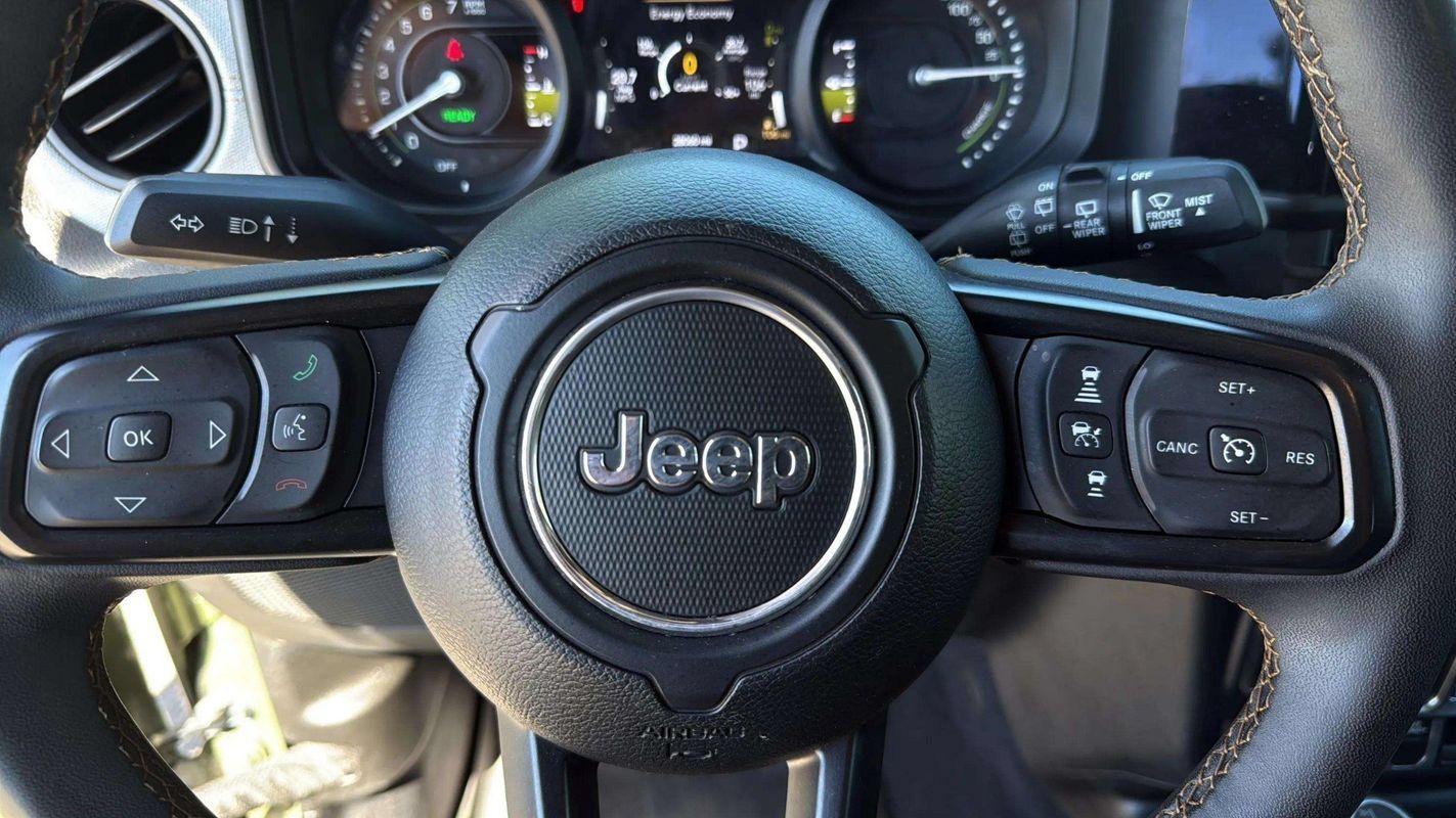 Used 2024 Jeep Wrangler Unlimited AWD/4WD image 8