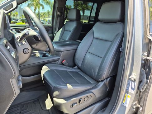 Used 2023 Chevrolet Suburban Z71 w/ Luxury Package AWD/4WD image 16