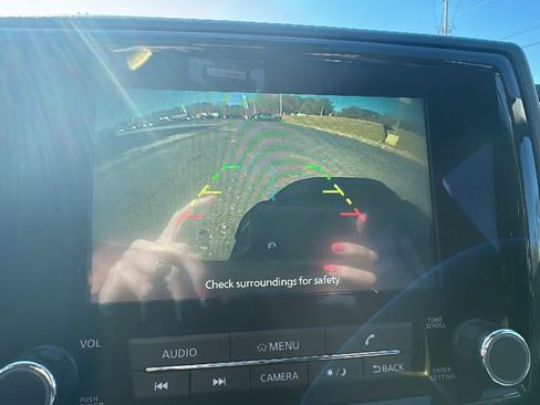 Used 2022 Nissan Frontier SV image 21