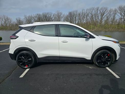 Used 2023 Chevrolet Bolt EUV LT w/ Redline Edition image 3