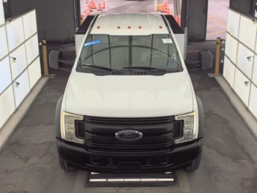 Used 2017 Ford F550 2WD Crew Cab Super Duty image 2