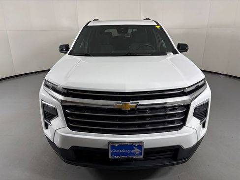 Used 2024 Chevrolet Traverse LT FWD image 3