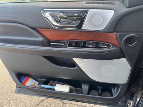 Used 2020 Lincoln Navigator L Reserve w/ Equipment Group 208A Reserve image 12