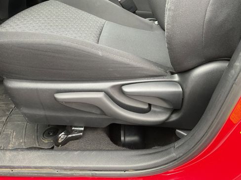 Used 2015 Toyota Yaris L image 21