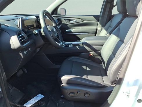 New 2026 Chevrolet Traverse LT w/ Driver Confidence Package image 16