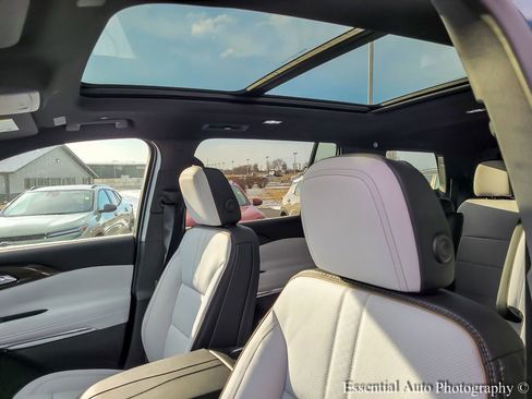 New 2026 Chevrolet Traverse High Country w/ LPO, Floor Liner Package image 9