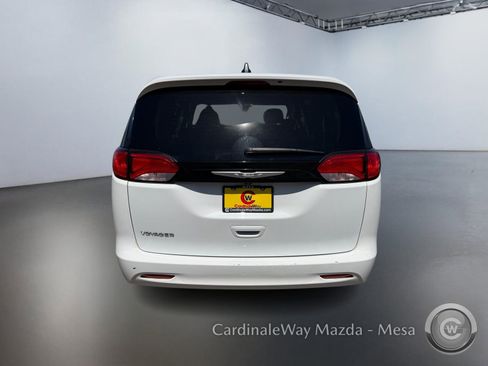 Used 2022 Chrysler Voyager LX FWD image 6