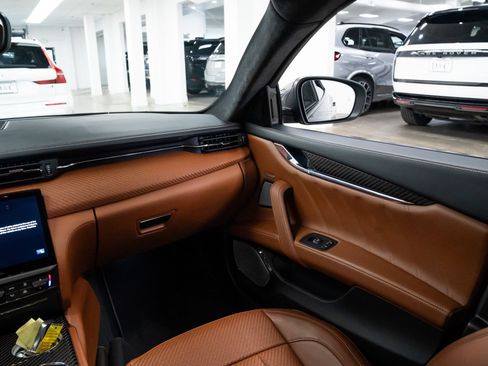Used 2022 Maserati Quattroporte Trofeo RWD image 11