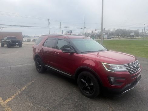 Used 2016 Ford Explorer XLT w/ Equipment Group 202A image 7