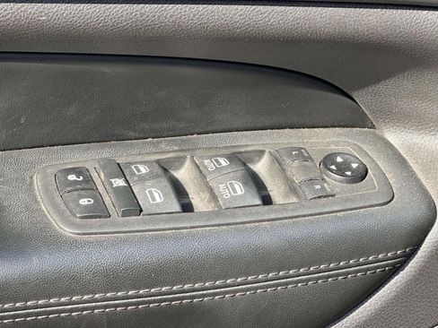 Used 2019 Jeep Grand Cherokee Laredo AWD/4WD image 16