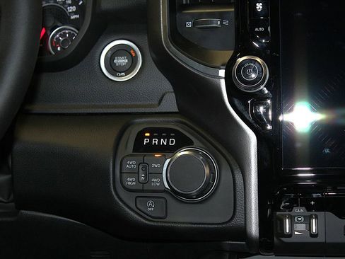New 2026 RAM 1500 4x4 Crew Cab image 14