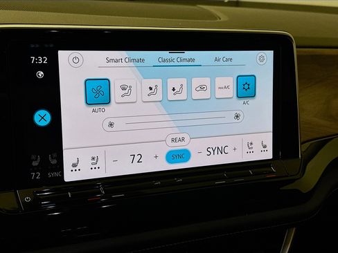 Used 2025 Volkswagen Atlas SE AWD/4WD image 24