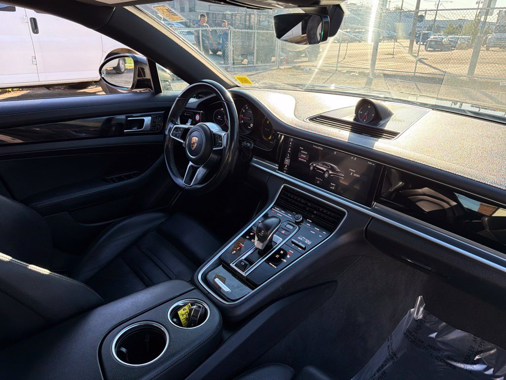 Used 2018 Porsche Panamera RWD image 15