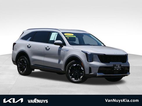Used 2025 Kia Sorento S FWD image 1
