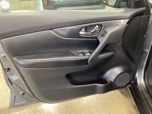 Used 2016 Nissan Rogue SL w/ SL Premium Package AWD/4WD image 12