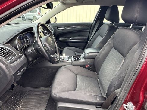 Used 2019 Chrysler 300 Touring w/ Sport Appearance Package image 4