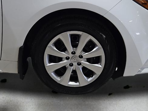 Certified 2025 Toyota Corolla LE FWD image 9