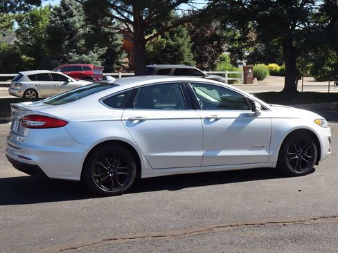 Used 2019 Ford Fusion Titanium FWD image 4