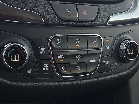 Used 2024 Chevrolet Equinox LT FWD image 14