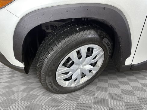 Used 2023 Toyota Corolla Cross L image 6