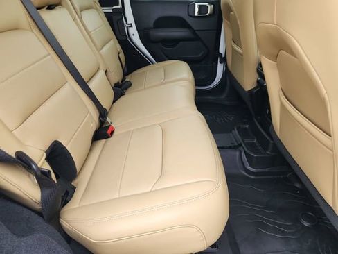 Used 2018 Jeep Wrangler Unlimited Sahara AWD/4WD image 26