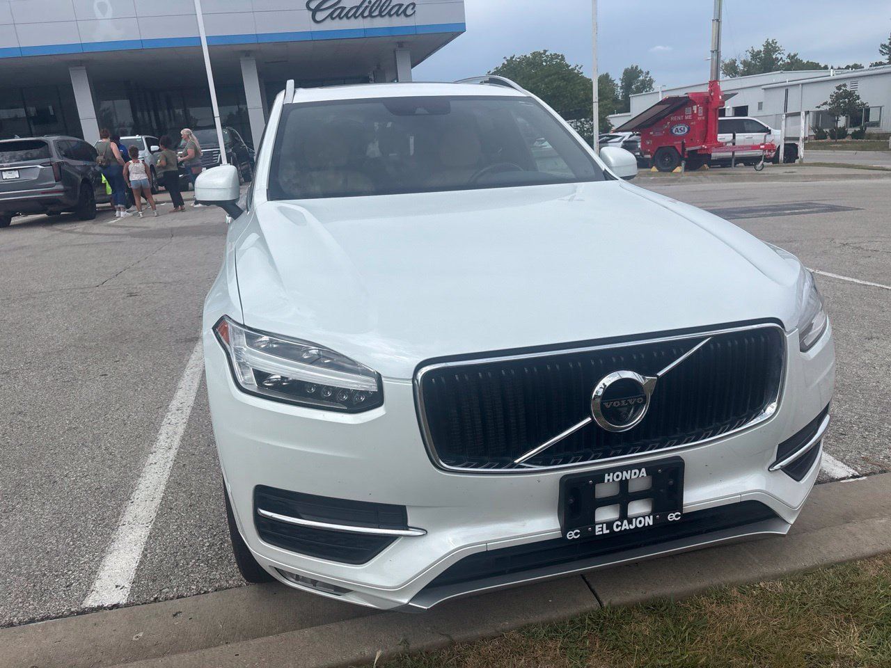 Used 2018 Volvo XC90 T5 Momentum w/ Convenience Package FWD image 6