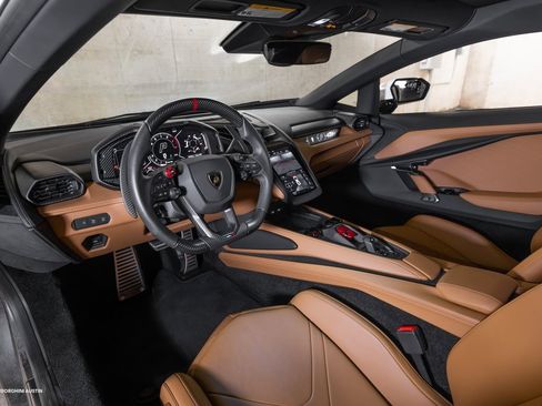 Used 2024 Lamborghini Revuelto image 23