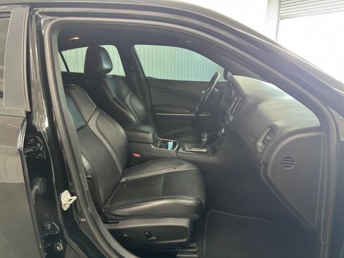 Used 2019 Dodge Charger SXT w/ Leather Interior Group RWD image 10