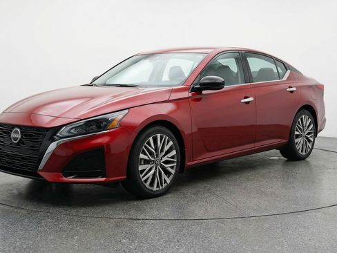 Used 2025 Nissan Altima 2.5 SV image 3