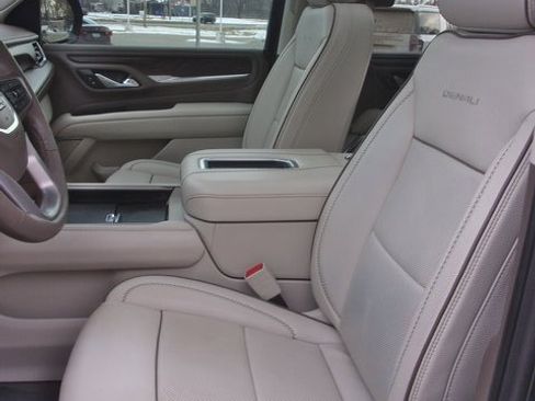 Used 2024 GMC Yukon XL Denali w/ Advanced Technology Package image 31