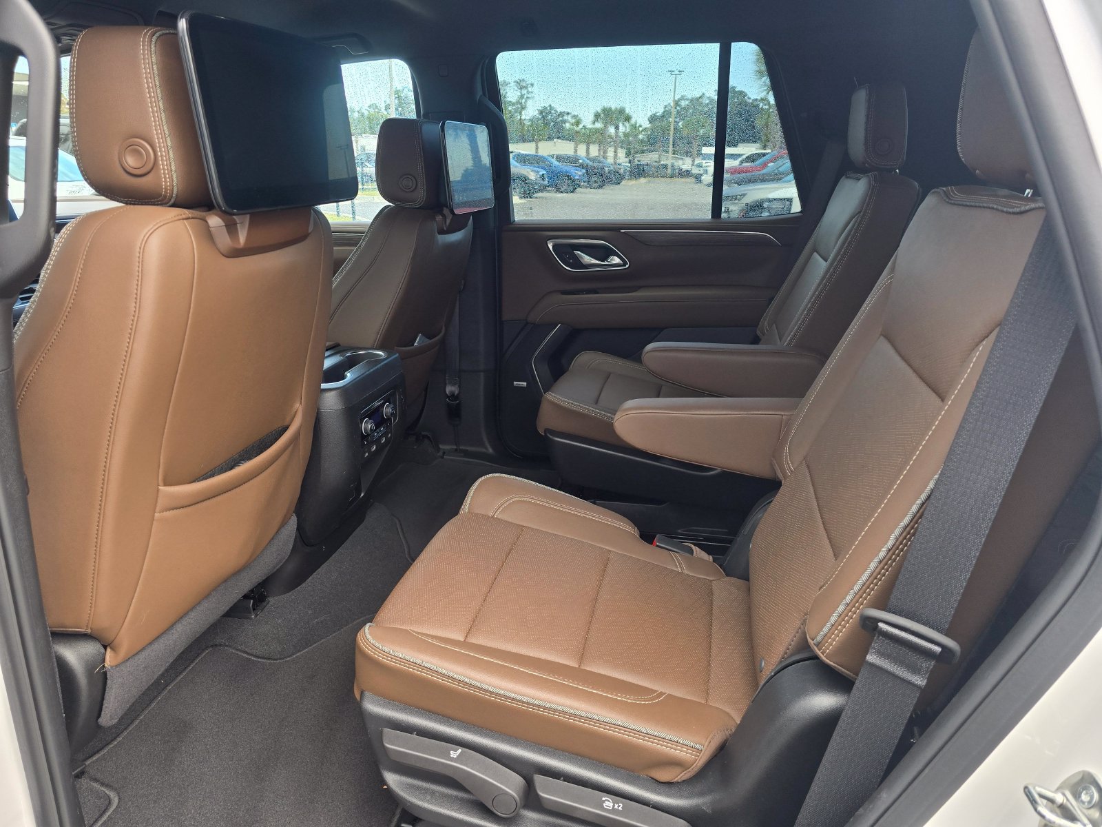 Used 2024 Chevrolet Tahoe High Country w/ Advanced Technology Package AWD/4WD image 17